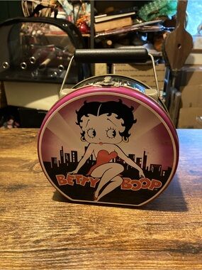 Vintage 1998 round Betty Boop lunch box